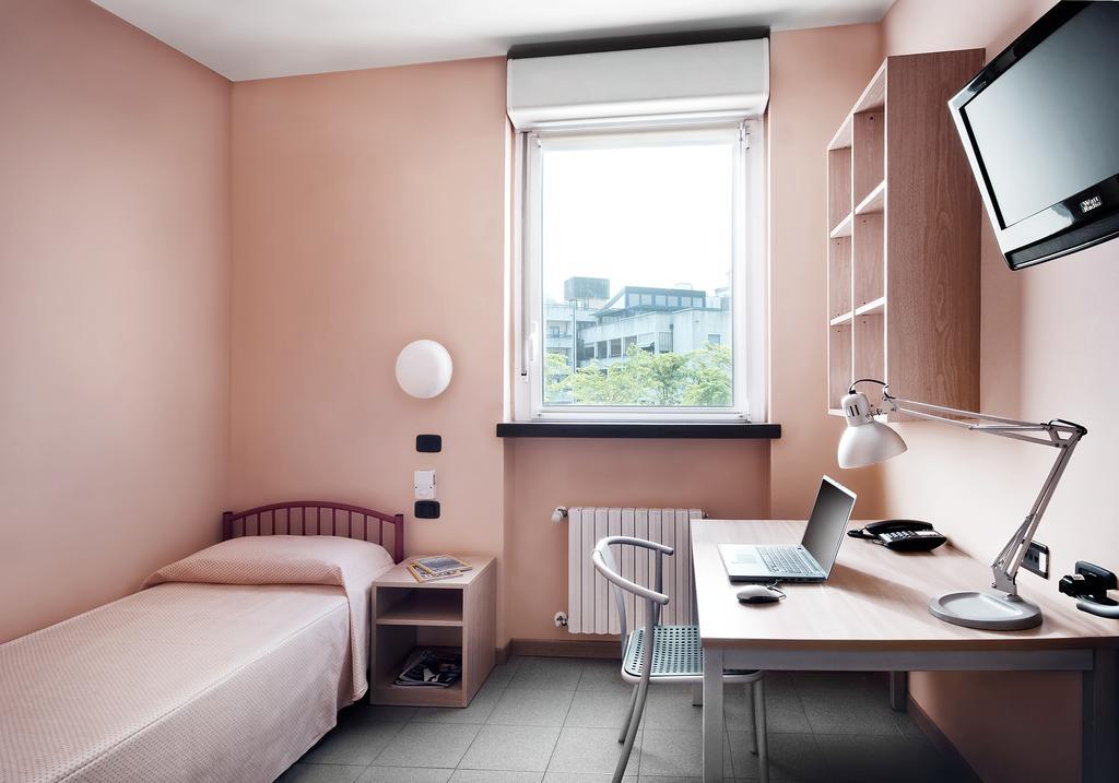 Single Room,664858806:JPEG